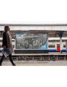 Photo d'une affiche dos bleu pour affichage dans le metro 2